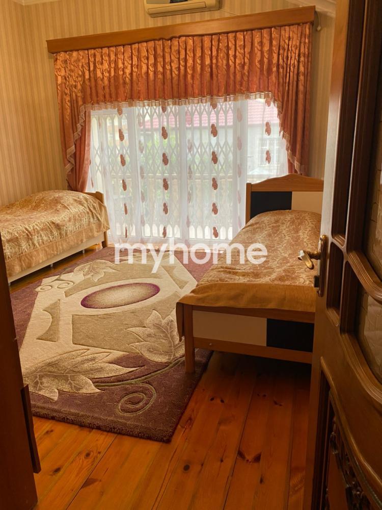 Qaraçuxur qəsəbəsində 400m² həyət evi satılır Qaraçuxur qəsəbəsində 400m² həyət evi satılır