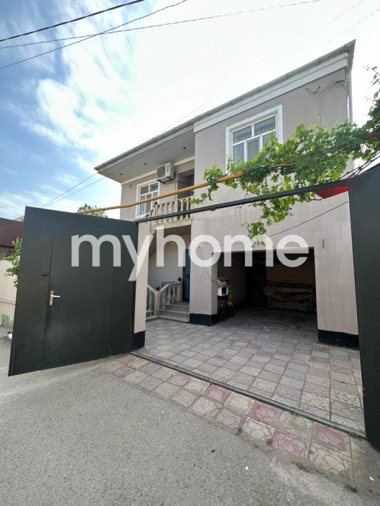 Binəqədi qəsəbəsi 250m² həyət evi satılır