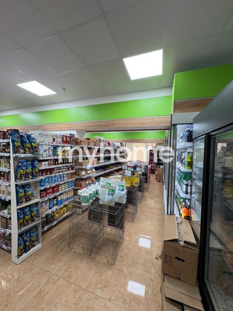 Badamdar qəsəbəsi 180m² obyekt satılır