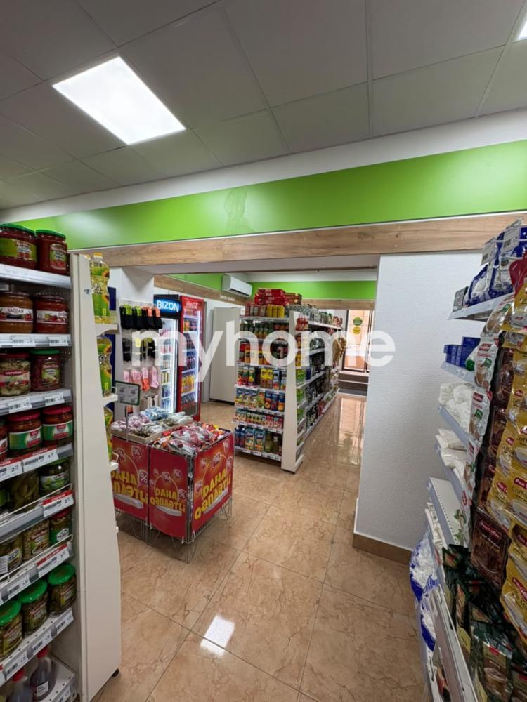 Badamdar qəsəbəsi 180m² obyekt satılır
