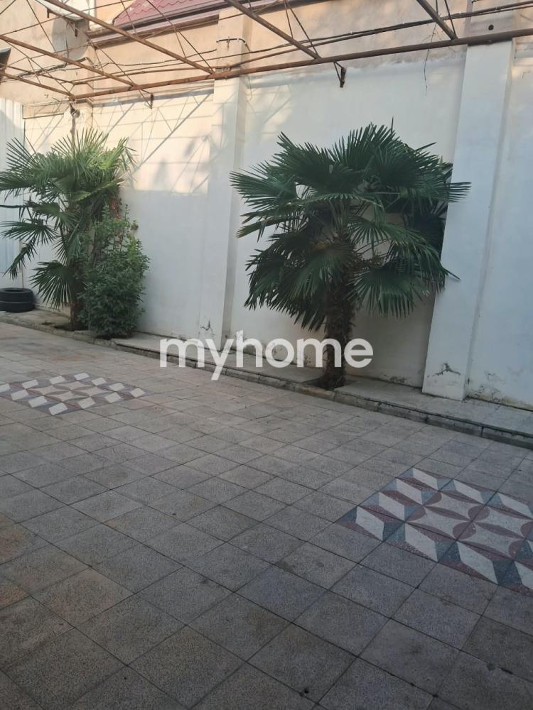 Bakıxanov qəsəbəsində 120m² həyət evi kirayə verilir Bakıxanov qəsəbəsində 120m² həyət evi kirayə verilir