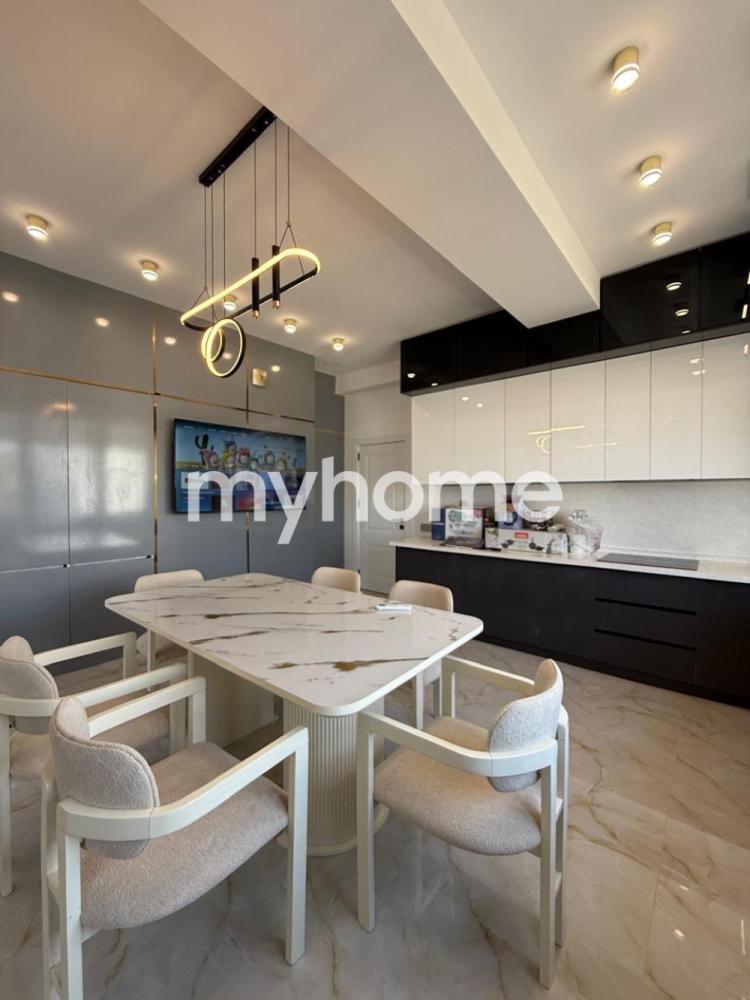 Bayıl qəsəbəsində 220m² mənzil satılır Bayıl qəsəbəsində 220m² mənzil satılır