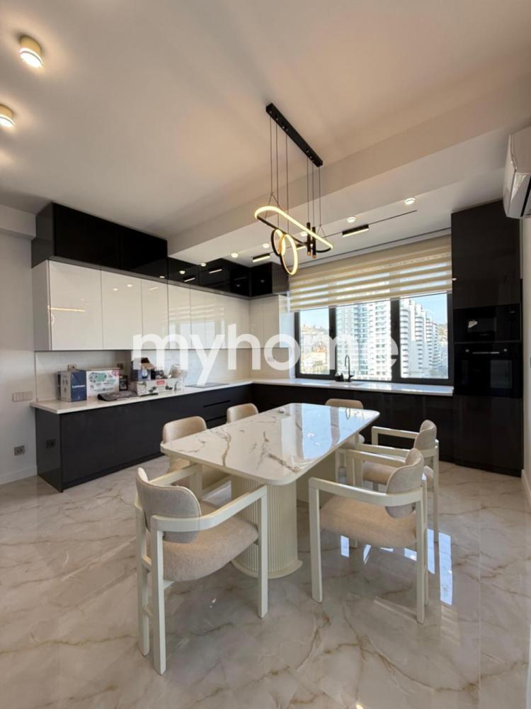 Bayıl qəsəbəsi 220m² mənzil satılır