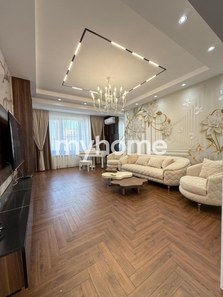 Bayıl qəsəbəsi 220m² mənzil satılır