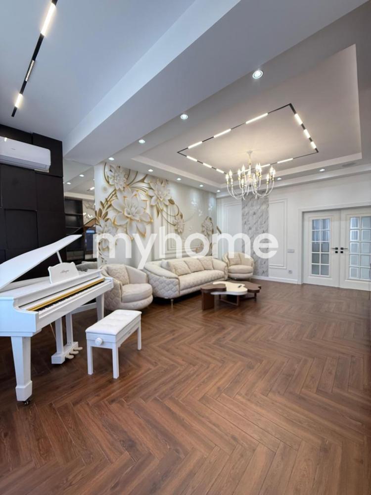 Bayıl qəsəbəsi 220m² mənzil satılır