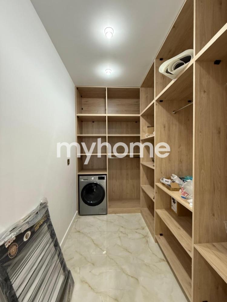 Bayıl qəsəbəsində 220m² mənzil satılır Bayıl qəsəbəsində 220m² mənzil satılır