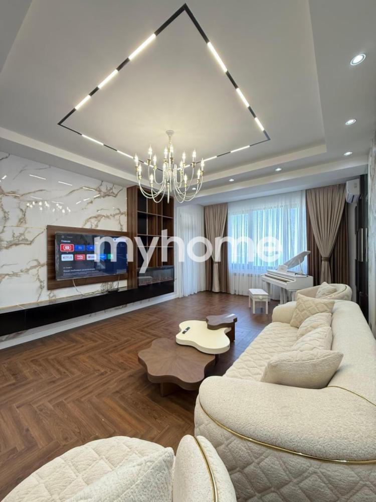 Bayıl qəsəbəsi 220m² mənzil satılır