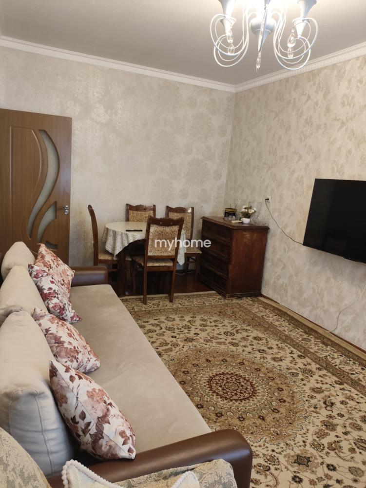 Əhmədli qəsəbəsi 80m² mənzil satılır